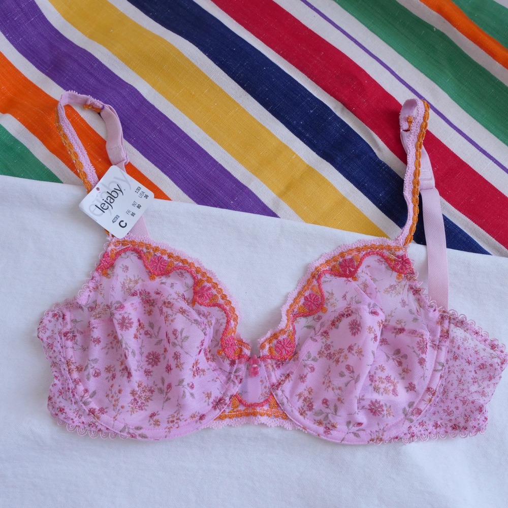 The cutest deadstock y2k Lejaby Demi cup bra
